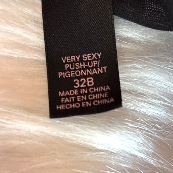 VS Scandalous Very Sexy Push-Up Pigeonnant Bra - 32B (EUC) - Picture 11 of 13